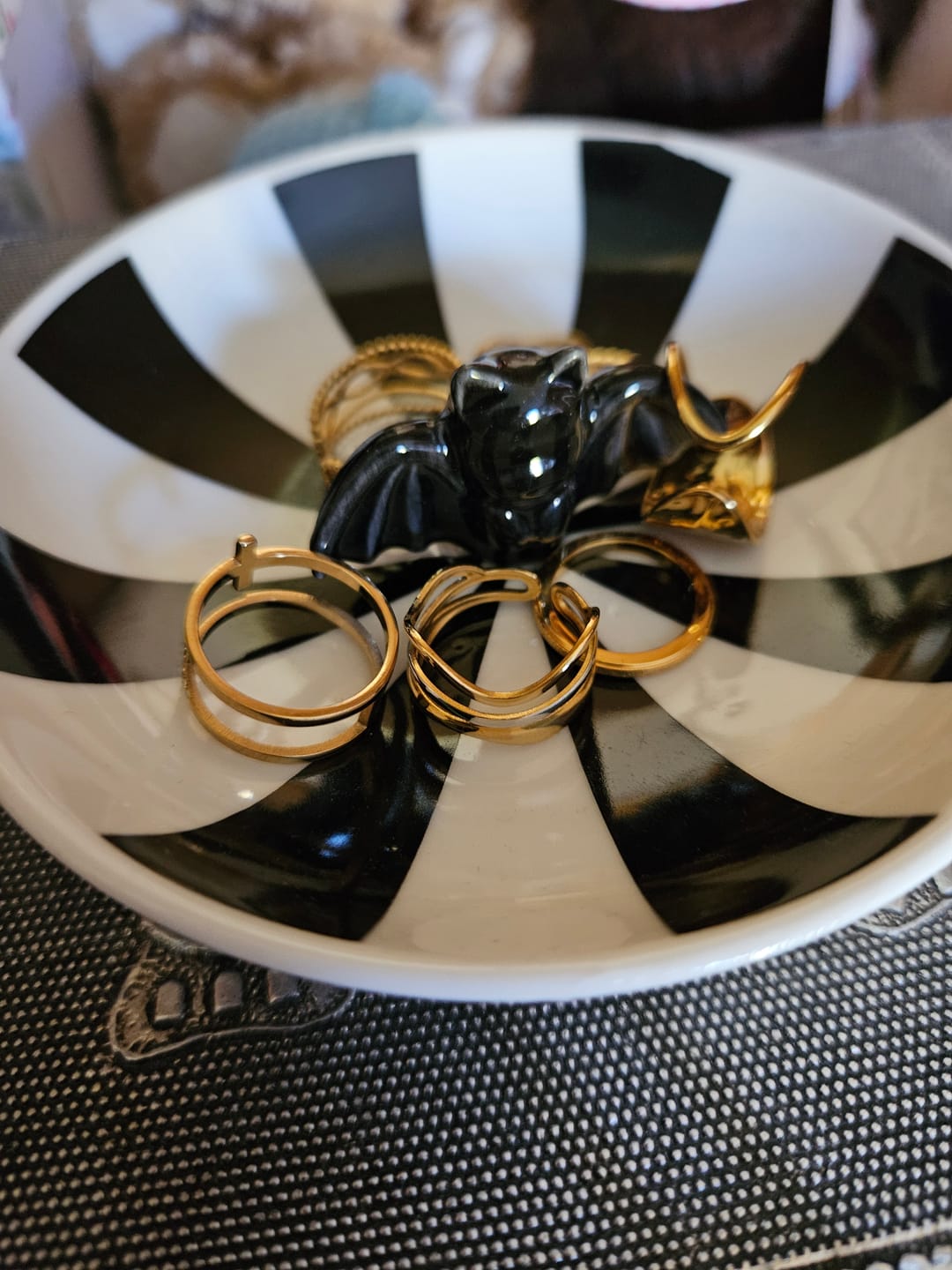 Customer photo review of Kleine gestreifte Fledermaus Schmuckschale