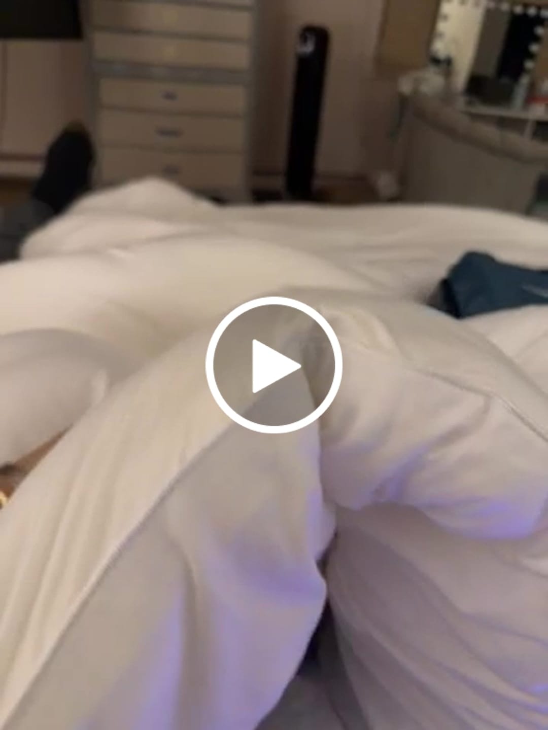 Customer video review of MarshMellow Comforter
