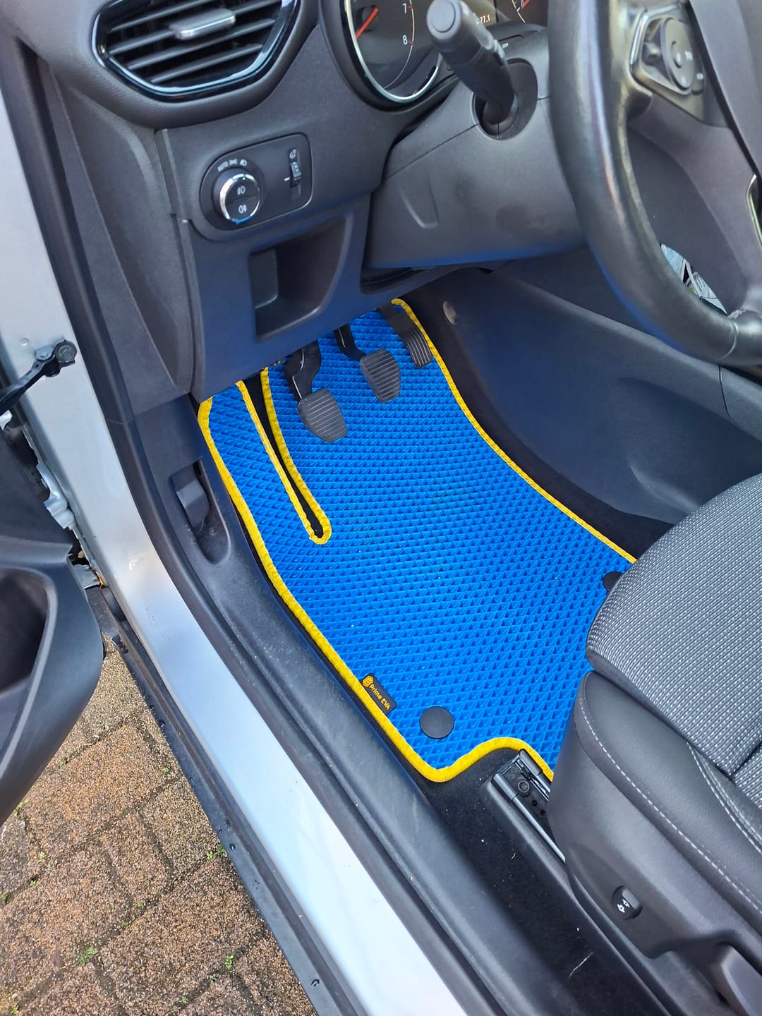 Customer photo review of Auto Fußmatten nach Maß - Komplettset