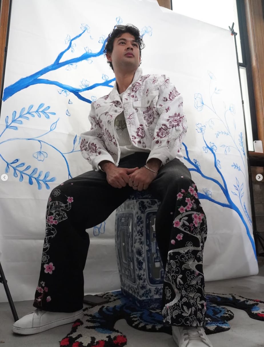 Customer photo review of TIGER BLOSSOM EMBROIDERED BAGGY DENIM