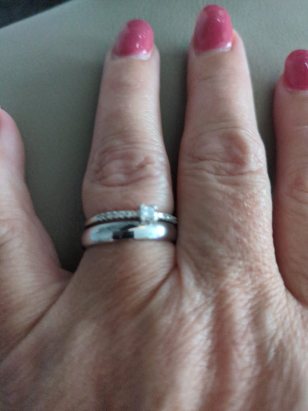 Customer photo review of White Gold 4mm Wonder Ring