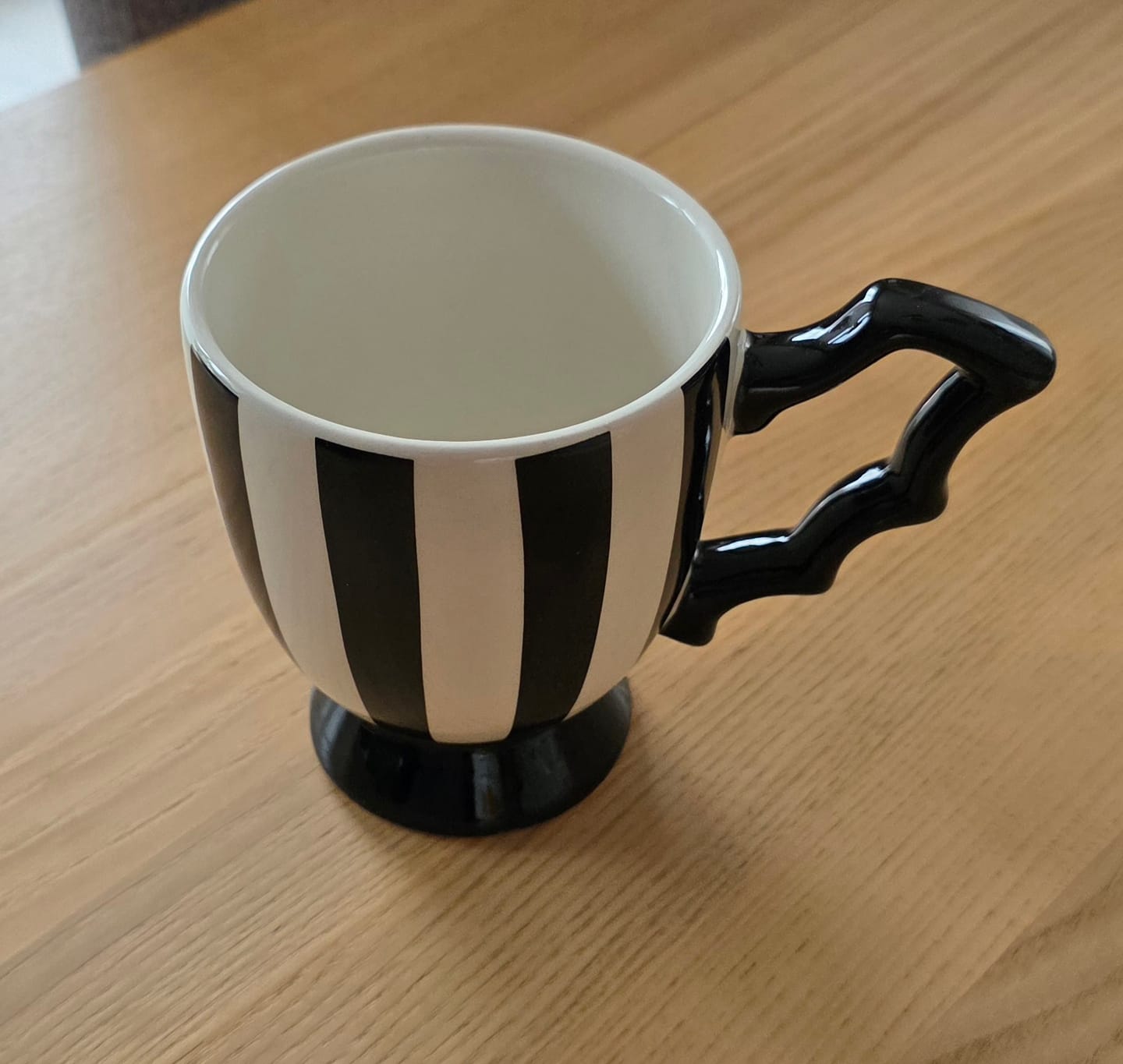 Customer photo review of Gestreife Teetasse mit Fledermausflügel-Henkel