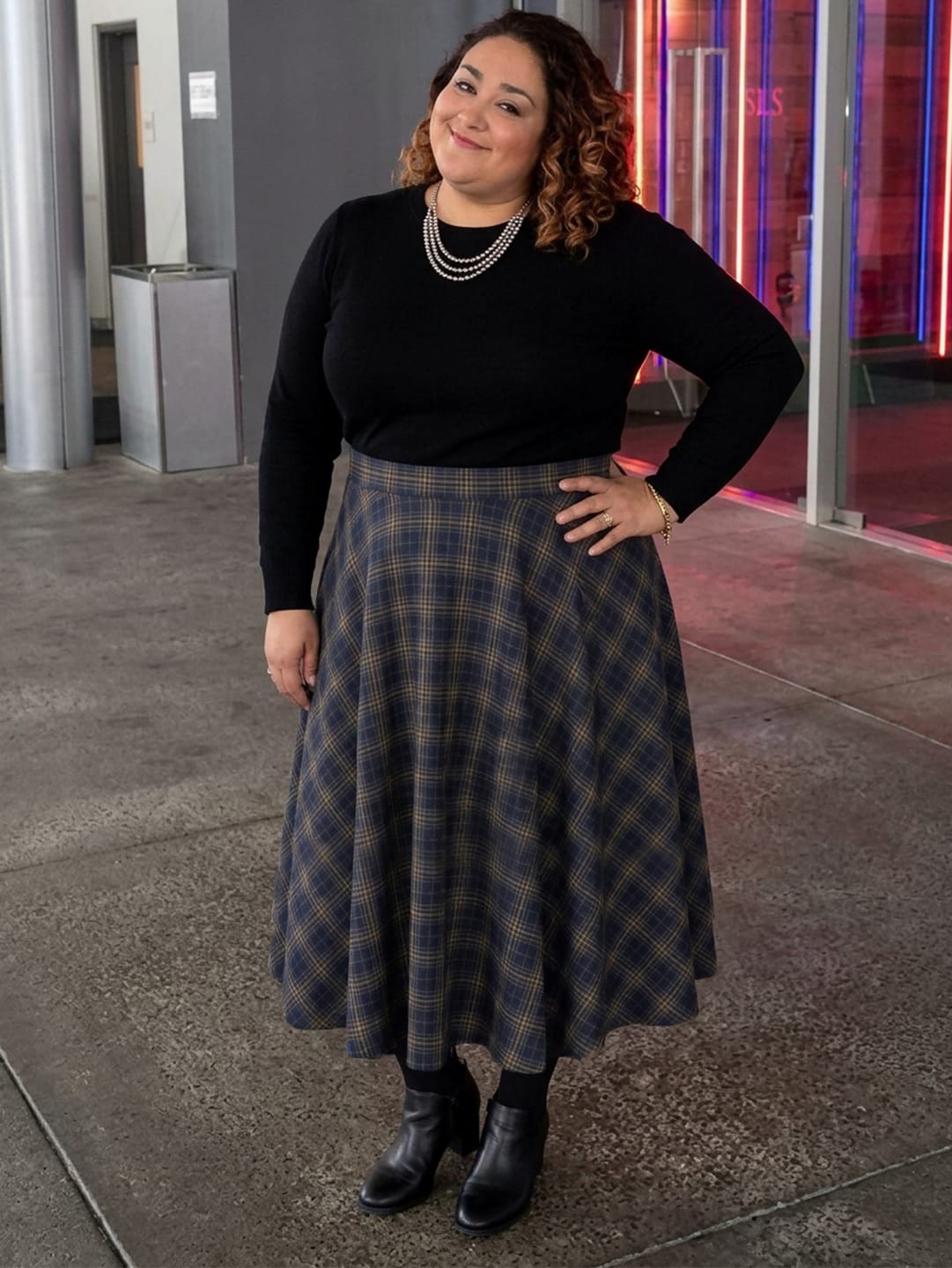 Customer photo review of High-Waisted Plaid A-Line Midi Skirt with Pockets