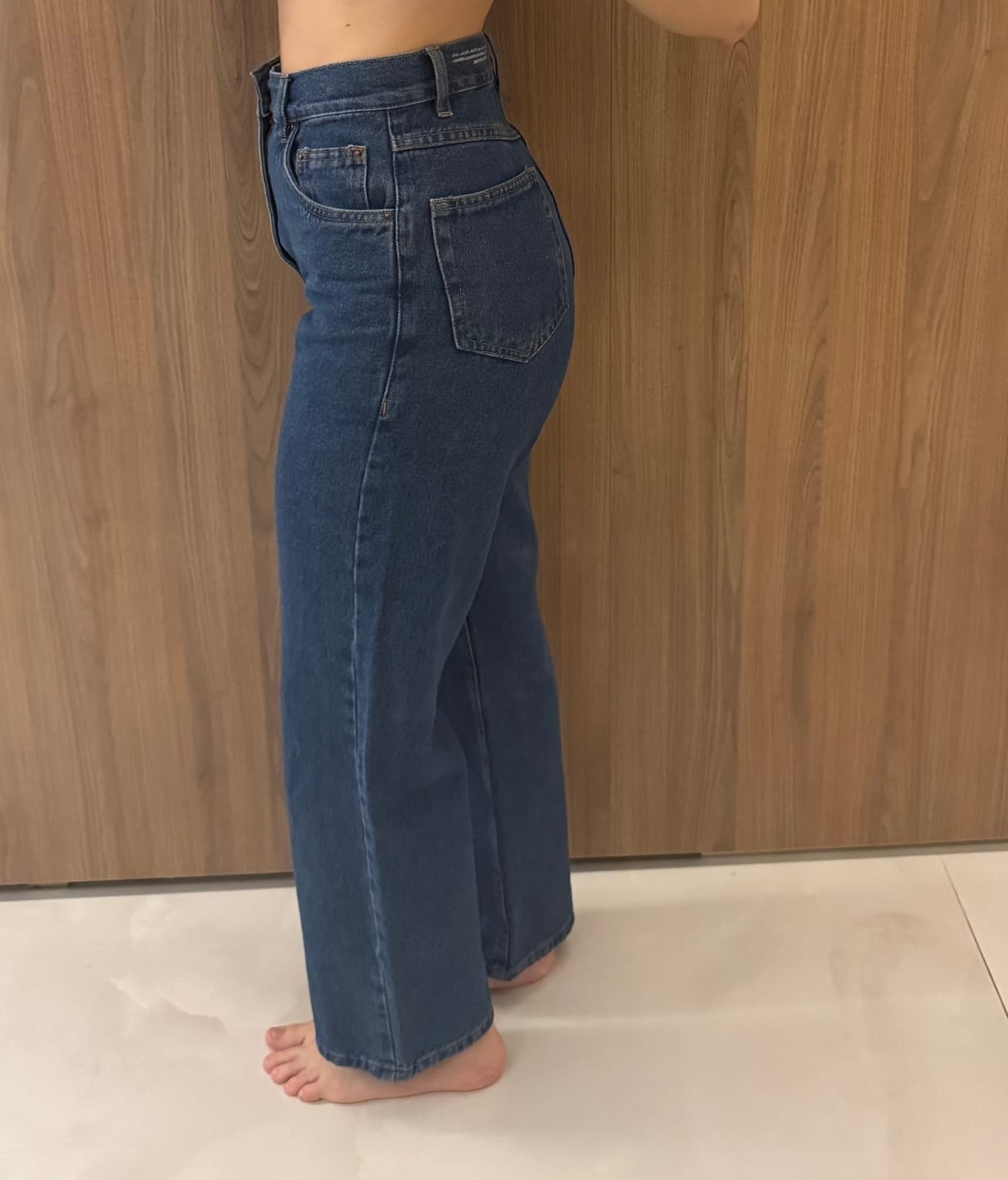 Customer photo review of Calça Jeans Reta Araçá Azul Médio