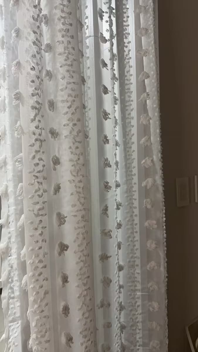 Customer photo review of Cortina Voil de Renda com Pompons Branca Sob Medida - Belle Pompon