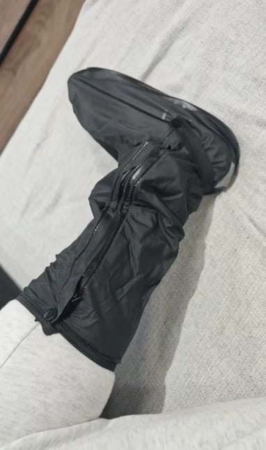 Customer photo review of Cubrebotas impermeable