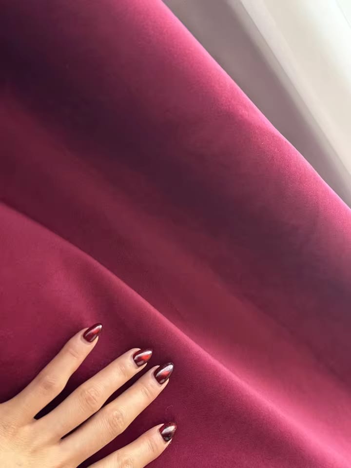 Customer photo review of Cortina Blackout de Veludo Vermelho Elegante Sob Medida - Vionelle