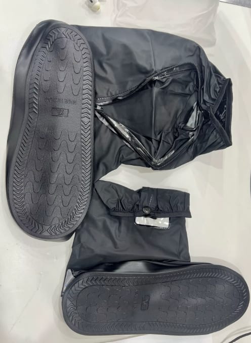 Customer photo review of Cubrebotas impermeable