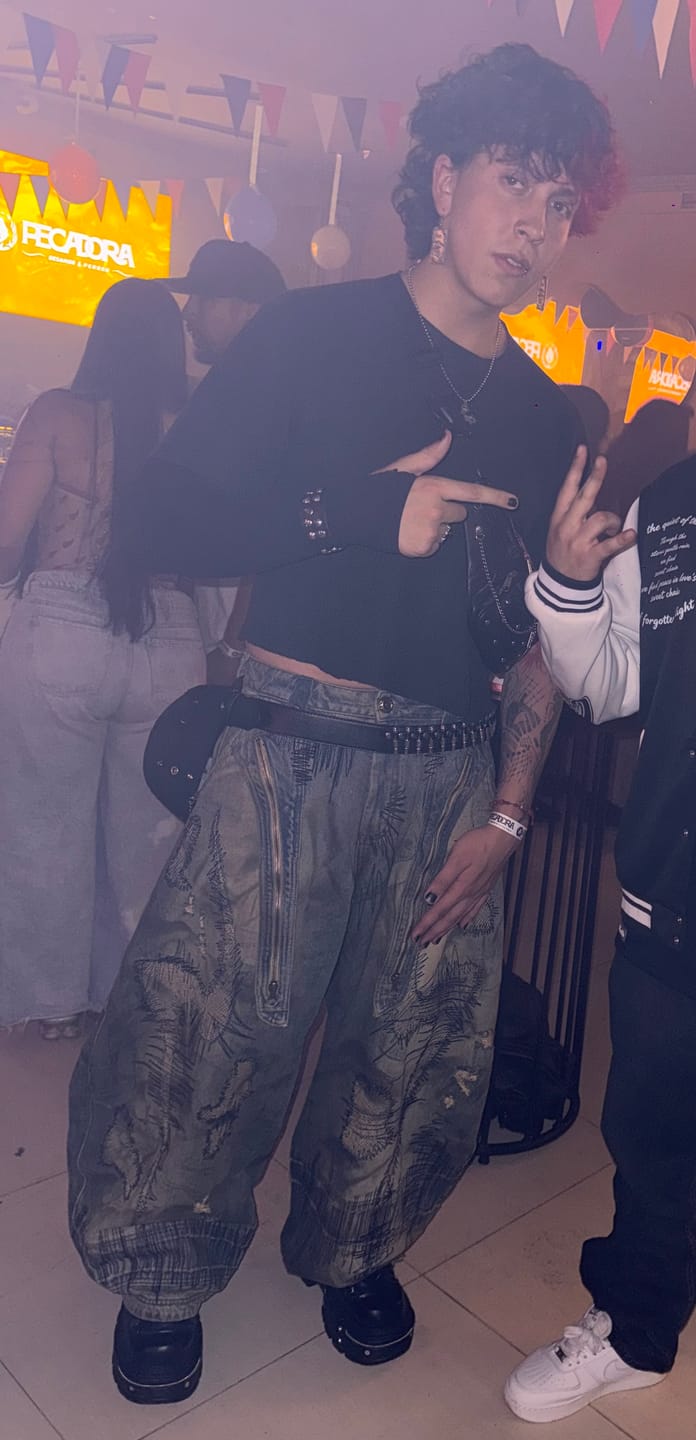 Customer photo review of Personsoul Curved Blade Embroidered Denim Jeans
