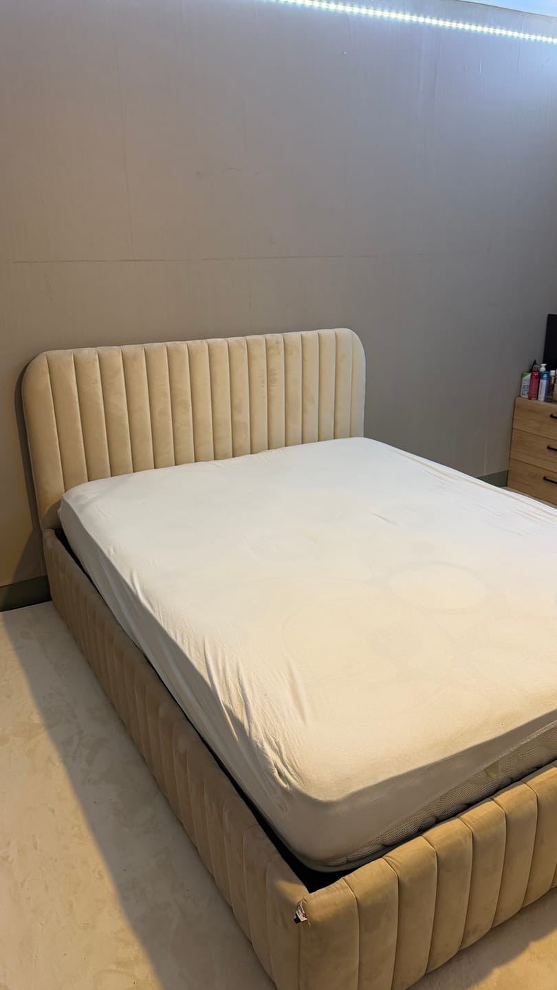 Customer photo review of Lit design avec coffre de rangement - MAELLE
