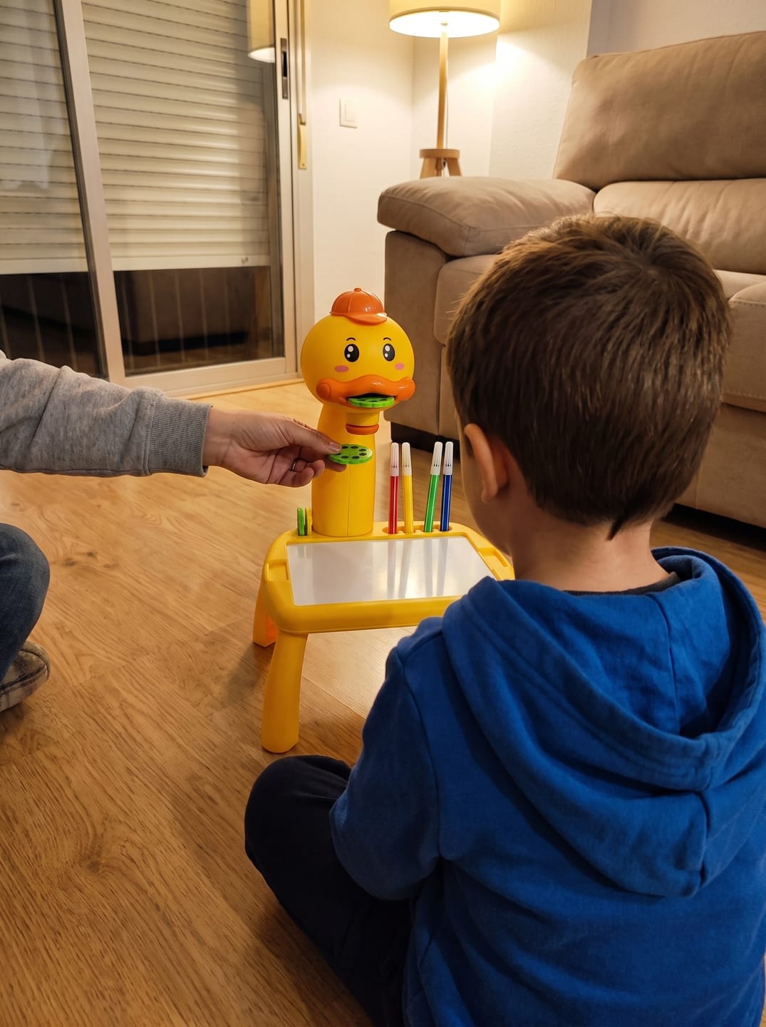 Customer photo review of Mini escritorio de aprendizaje para niños pato-amarillo