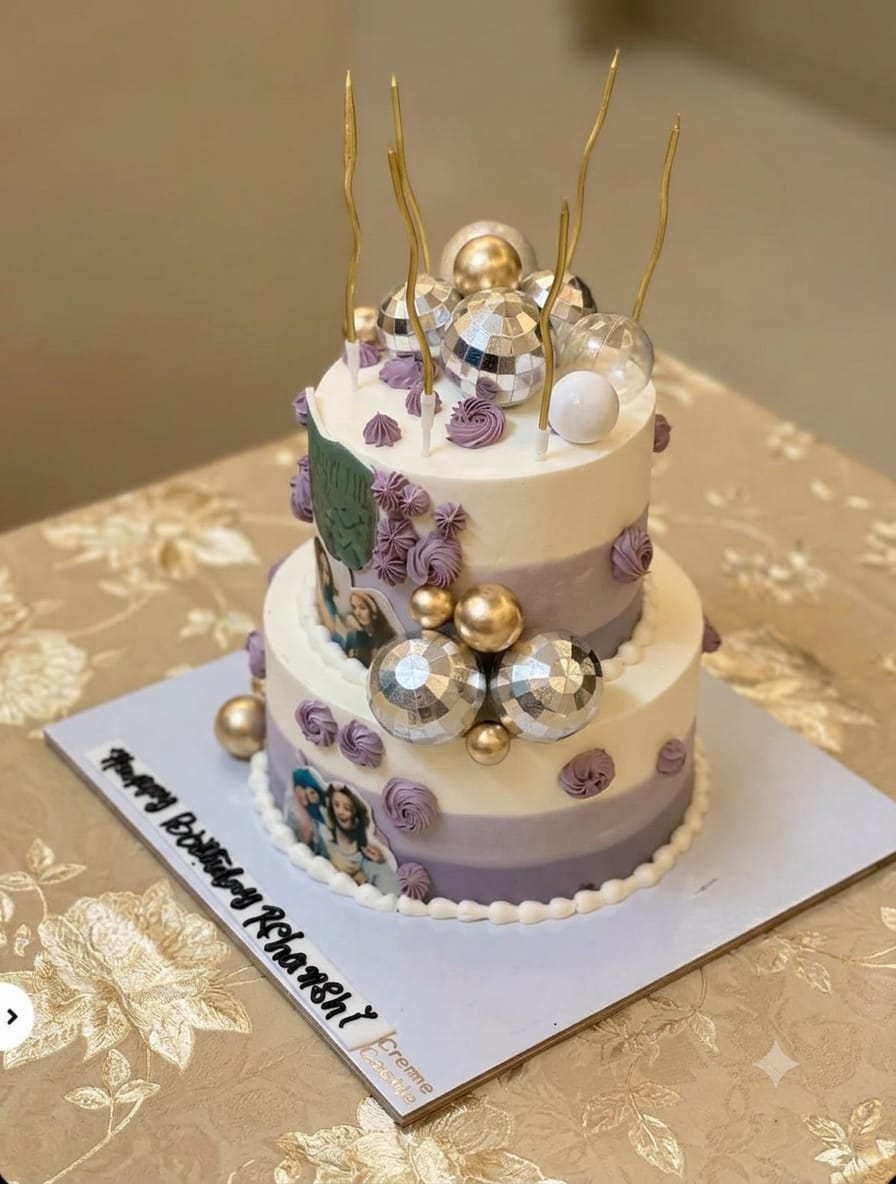 Customer photo review of K-Pop Demon Floral Cake