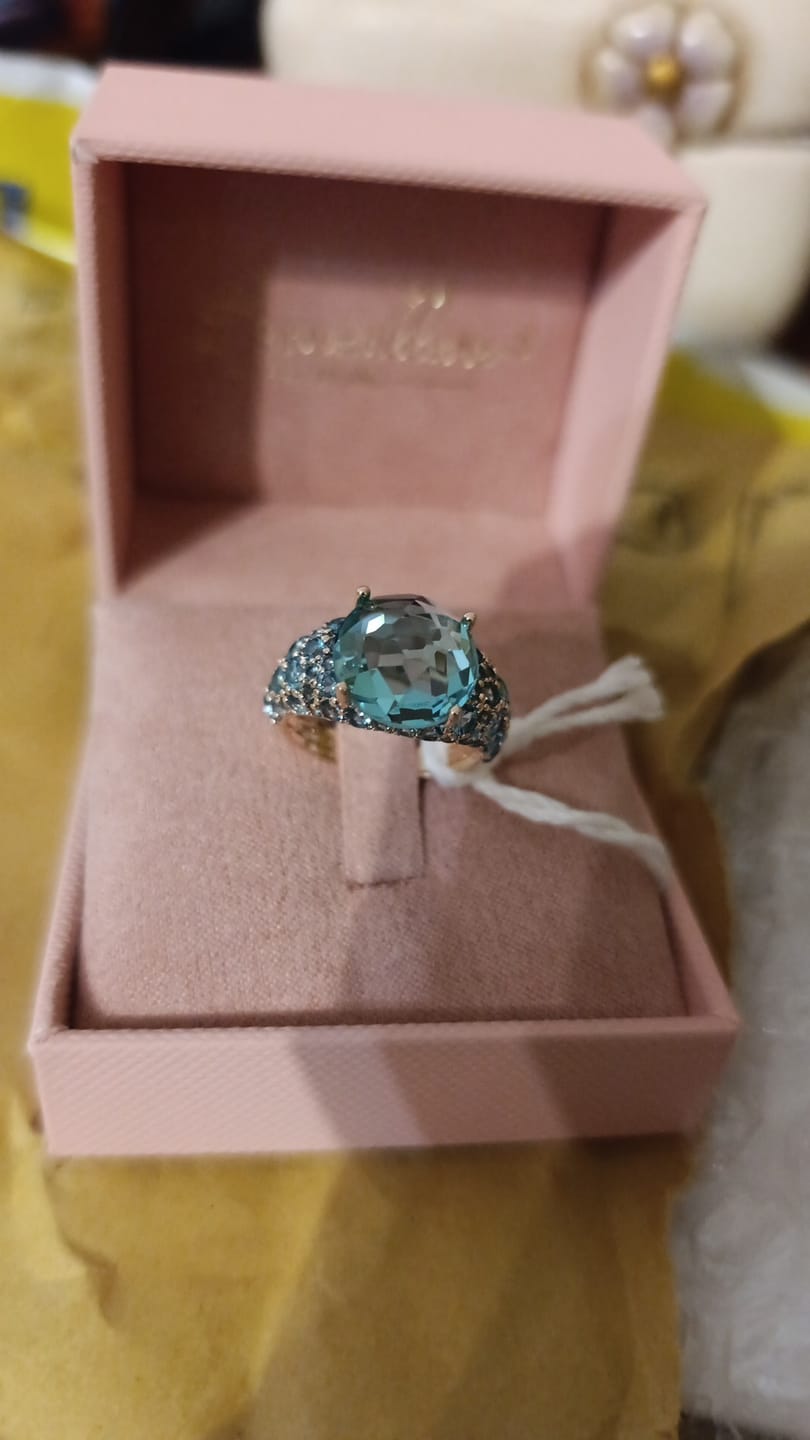 Customer photo review of Anello con Pavé Misto e Prisma Gem