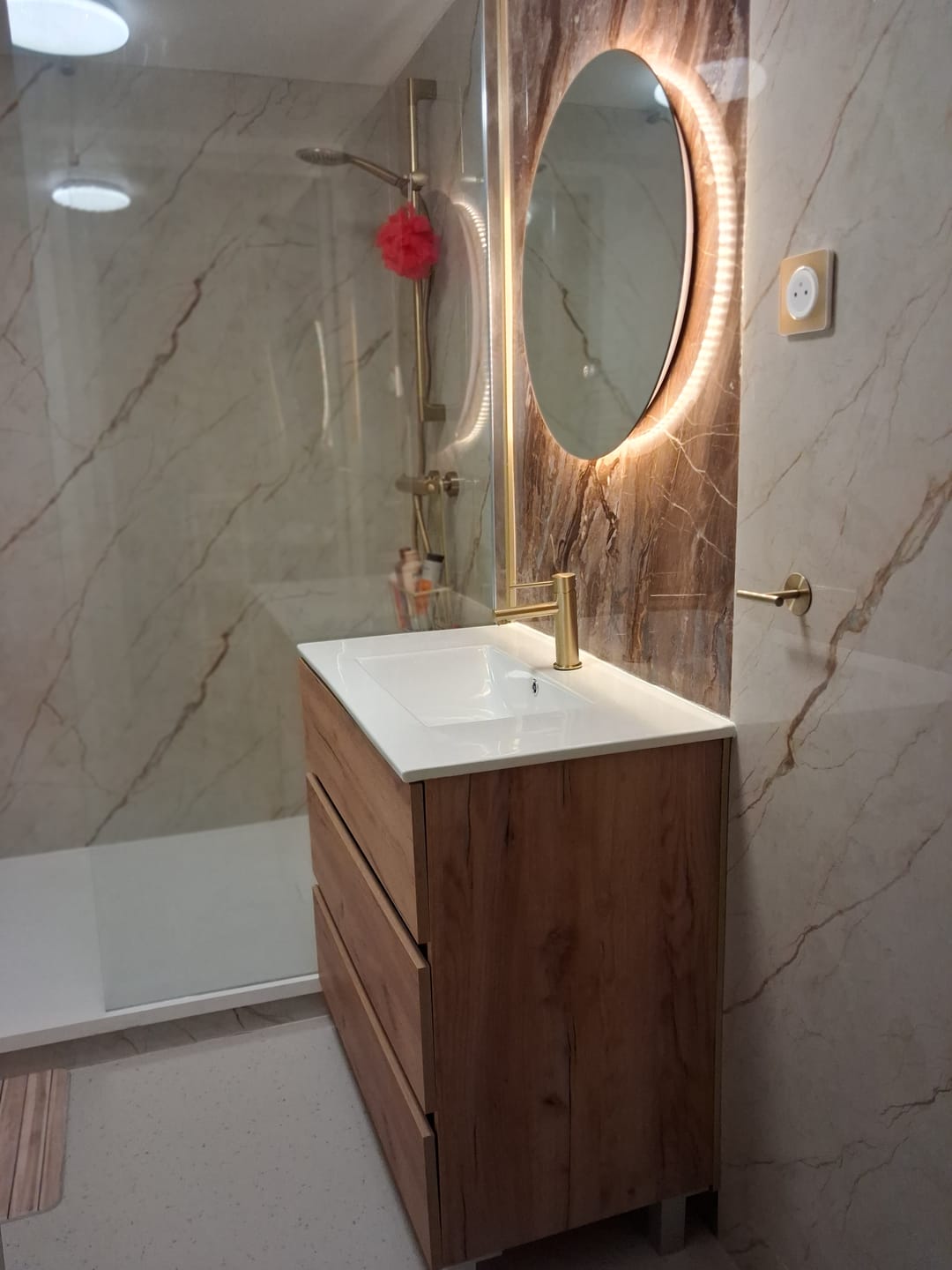 Customer photo review of Plaque Mural PVC Imitation Marbre – Onyx Cuivré Royal 260 x 120 CM