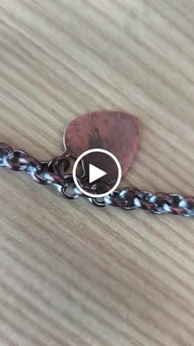 Recensione con video di un cliente su Bracciale con Ciondolo a Cuore Inciso e Chiusura T-Bar