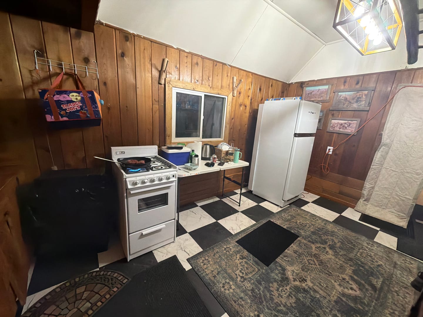 Customer photo review of Kodiak 20" Propane Range (White) - Battery Ignition with Cast Iron Grates