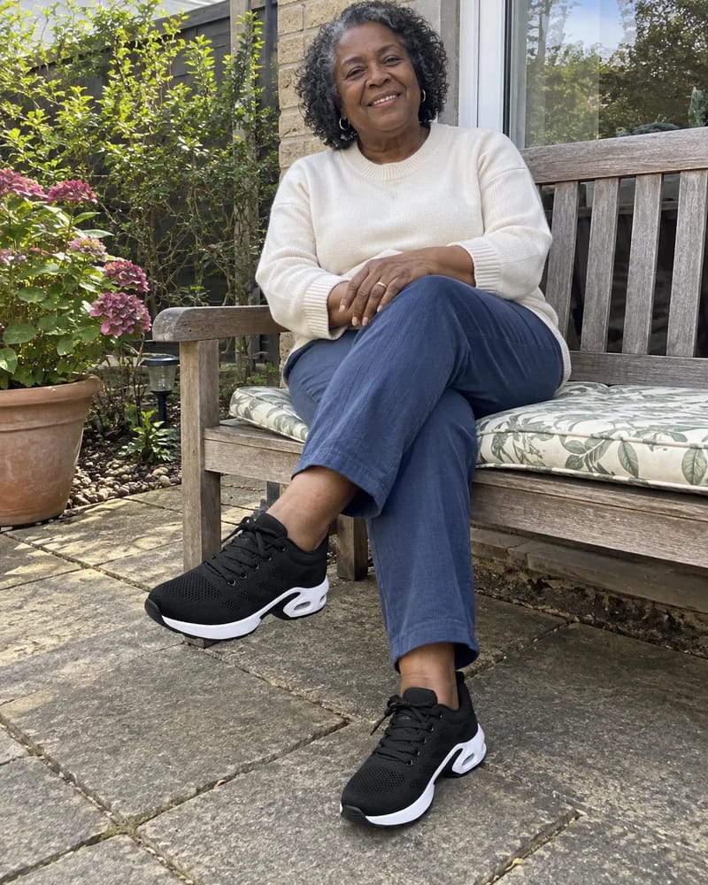 Customer photo review of OrthoShoes™ Pro — Scarpe per turni di 12 ore, progettate per alleviare tutto il giorno il dolore a piedi, ginocchia e schiena