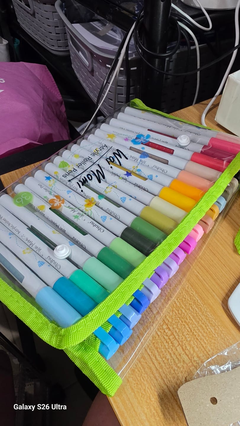 Customer photo review of Ohuhu Wai Momi Acrylic Gel Pens