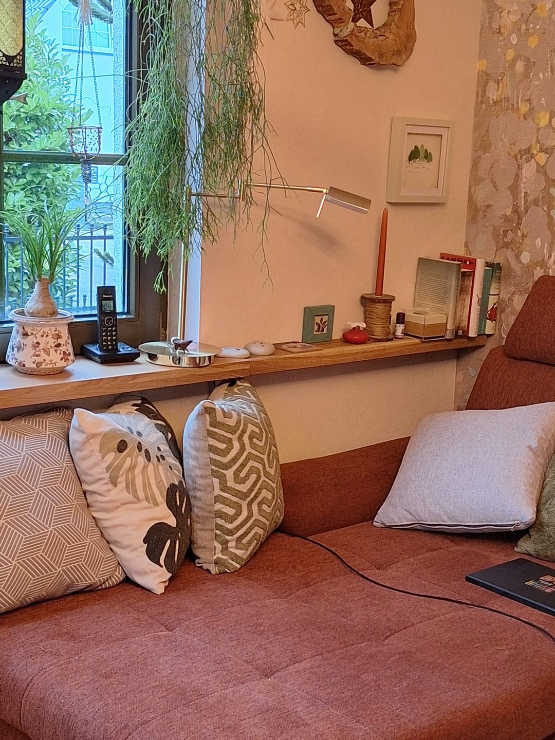 Customer photo review of Schwebendes Wandregal aus massivem Eichenholz