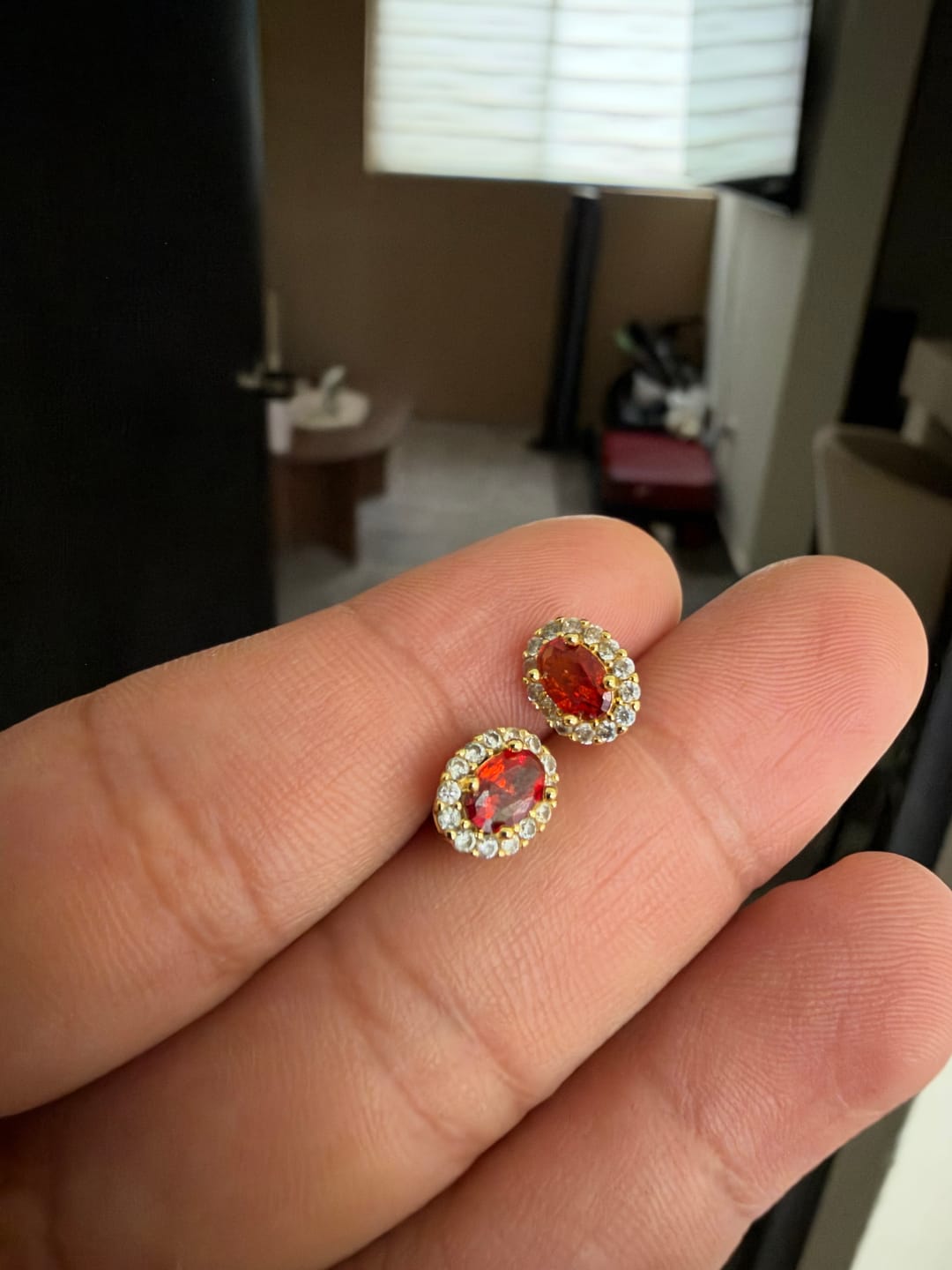 Customer photo review of Par Arete Ovalado Birthstone Dorado