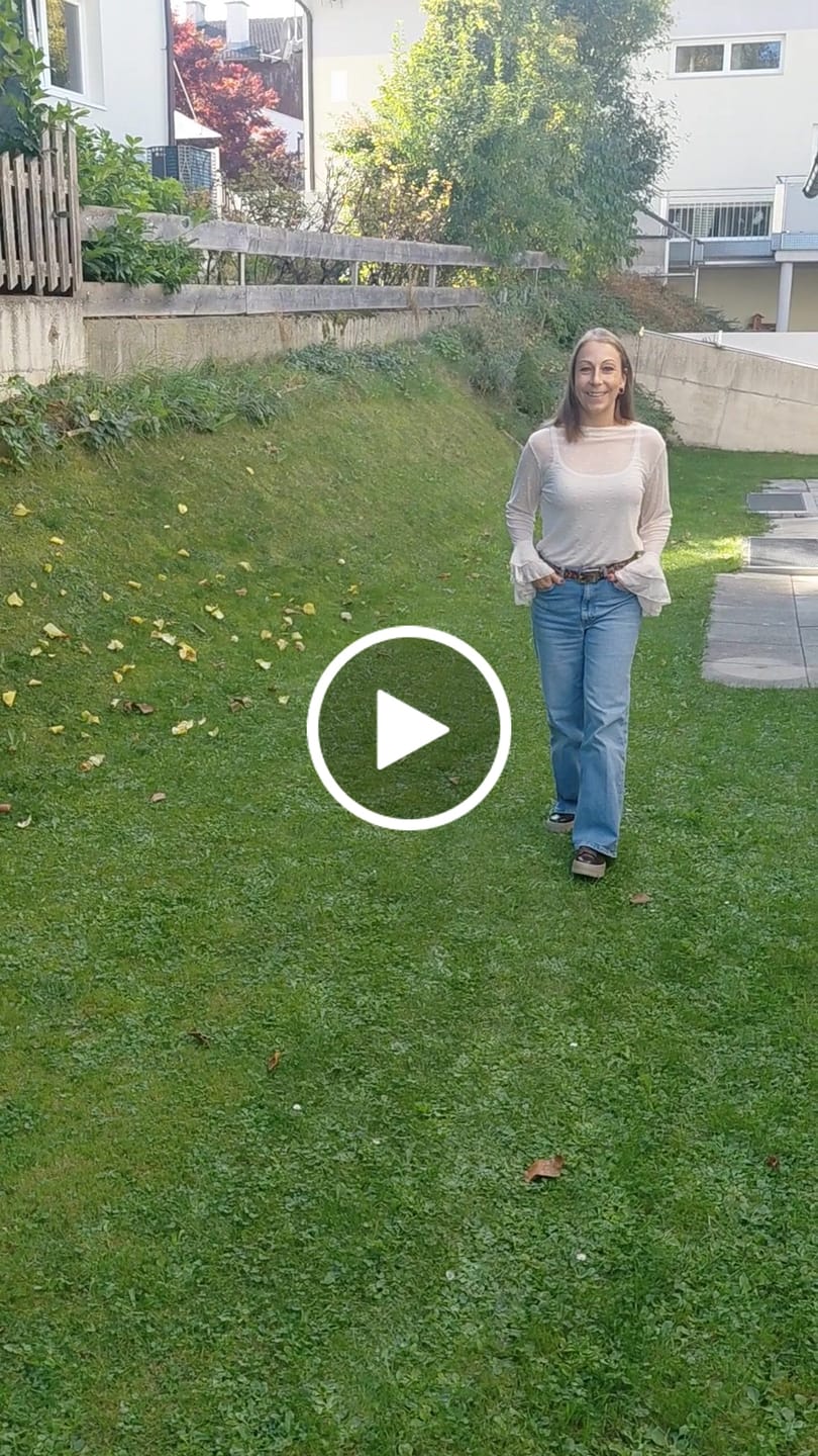 Customer video review of Mesh Oberteil langarm mit Volants & Punkten aus Samt creme