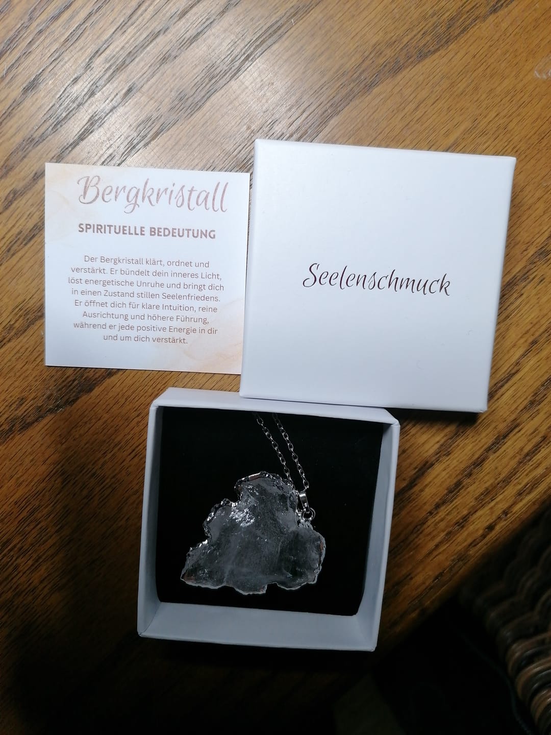 Customer photo review of Bergkristall Halskette - Naturmedallion umrandet
