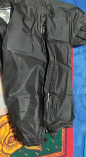 Customer photo review of Cubrebotas impermeable