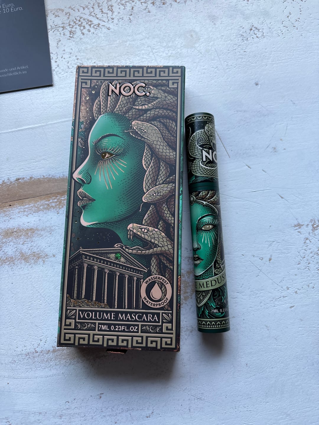 Customer photo review of Feel like Medusa – Wasserfeste Volumen Mascara