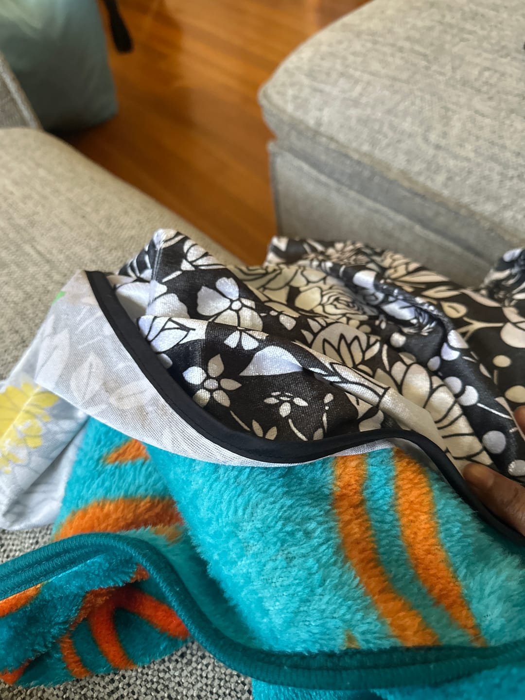 Customer photo review of Cozy colors