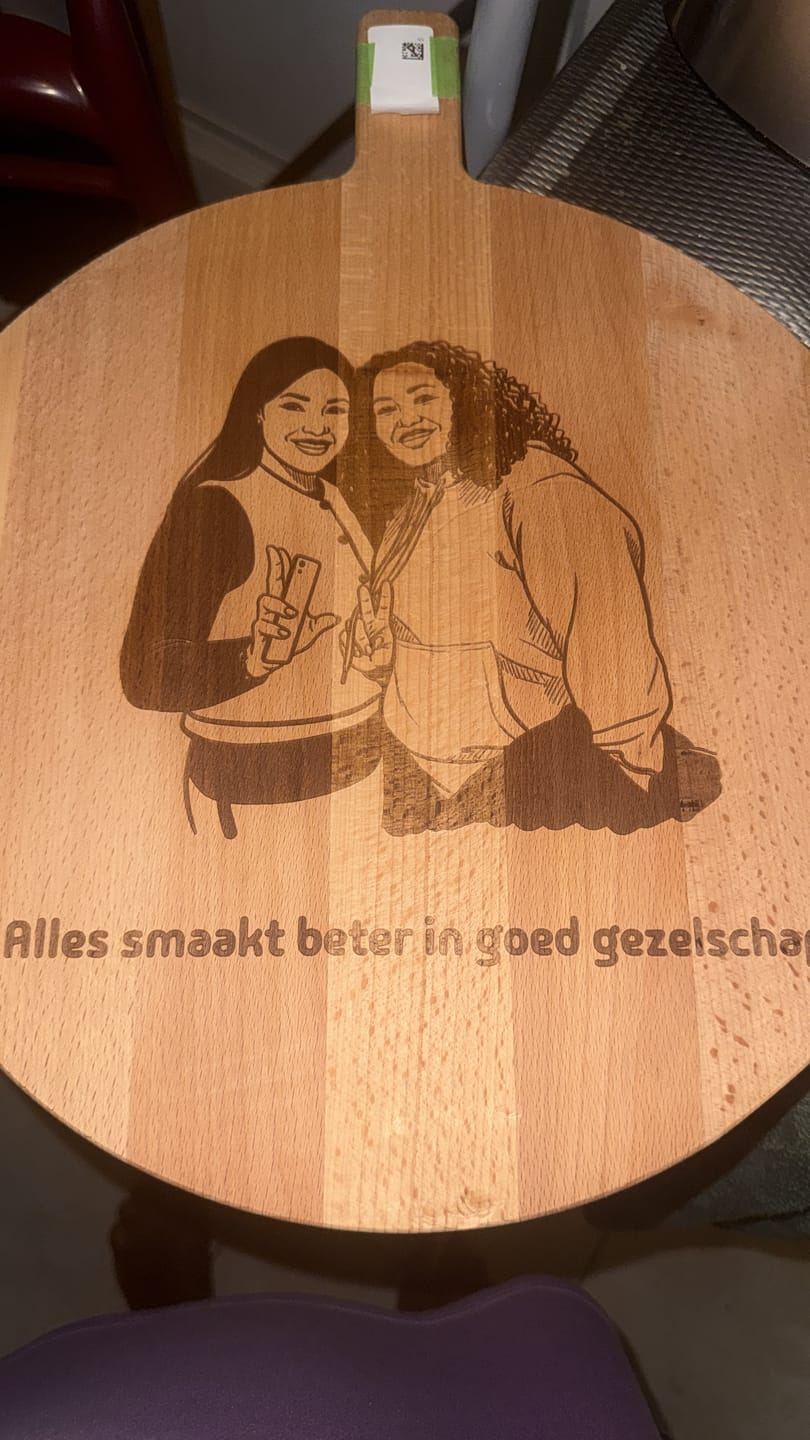Customer photo review of "Alles smaakt beter in goed gezelschap"- Snijplank of borrelplank met eigen foto