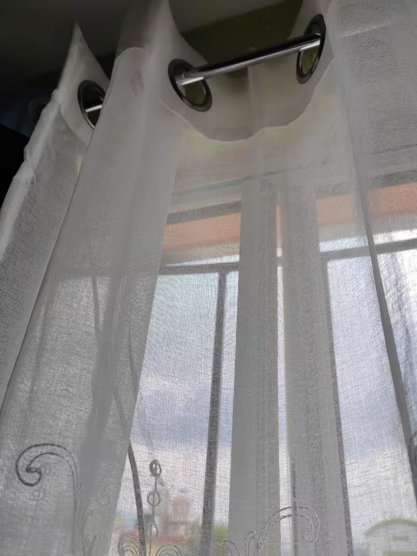 Customer photo review of Cortina Voil Branca com Tule Bordado Sob Medida - Alurea