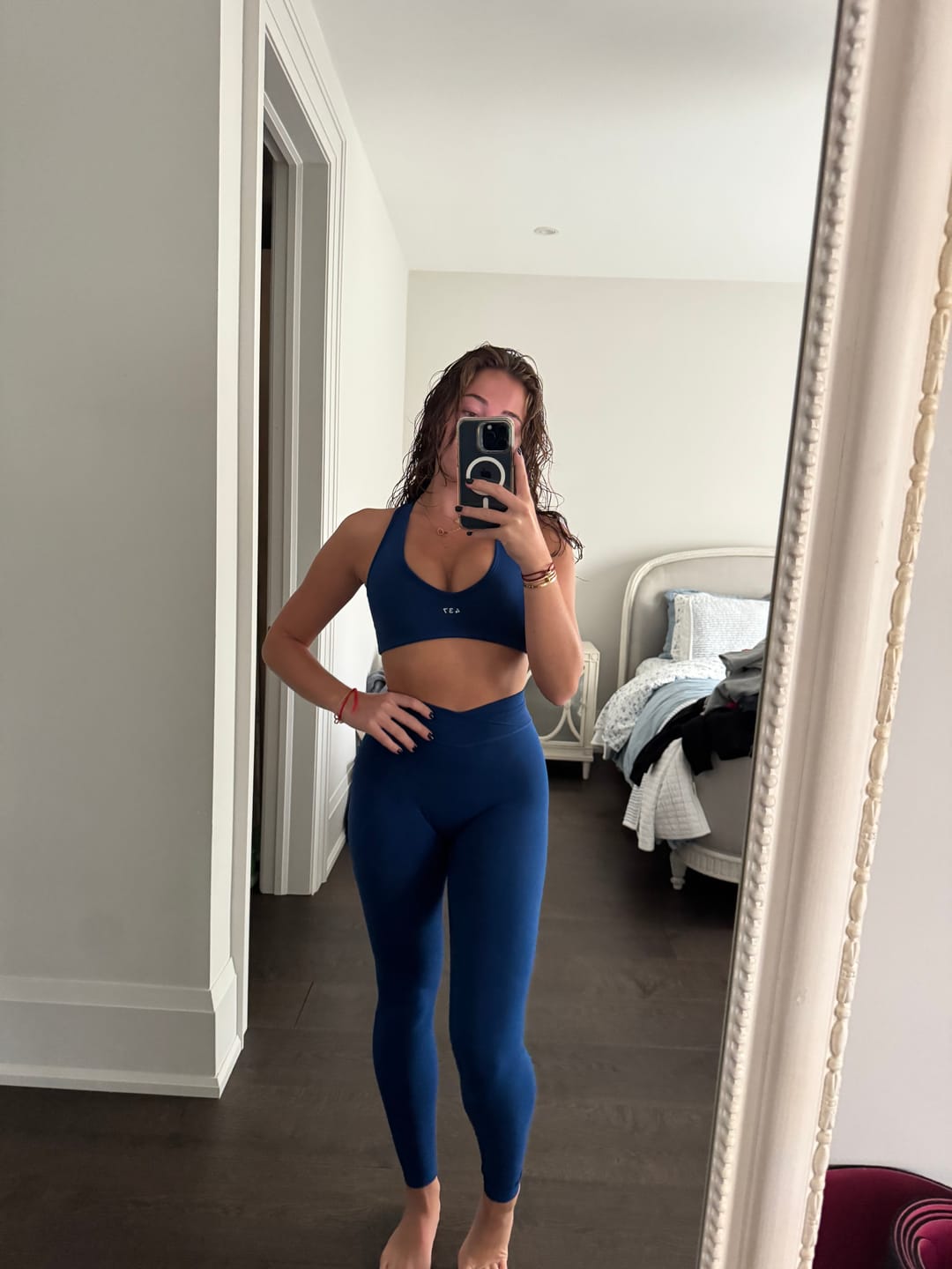 Customer photo review of The V Legging True Blue