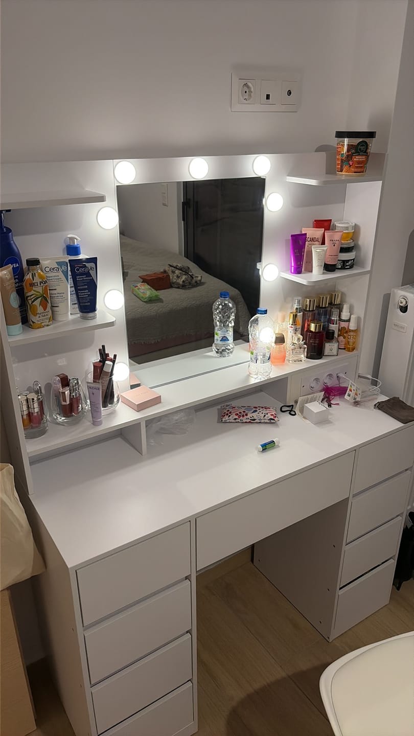 Customer photo review of Τραπέζι Μπουντουάρ Μακιγιάζ Tουαλέτας με Καθρέφτη και φώτα LED Πολύπριζο Συρτάρια 3 χρώματα Φωτός RD-T141WB02