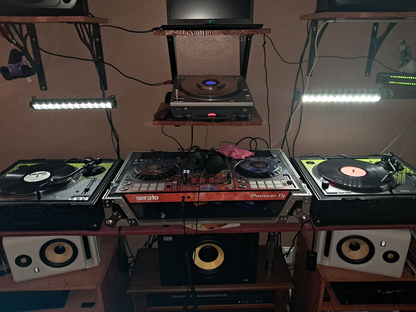 Customer photo review of Open Box: Technics SL-1200M7BPG Lamborghini Direct Drive Turntable Green