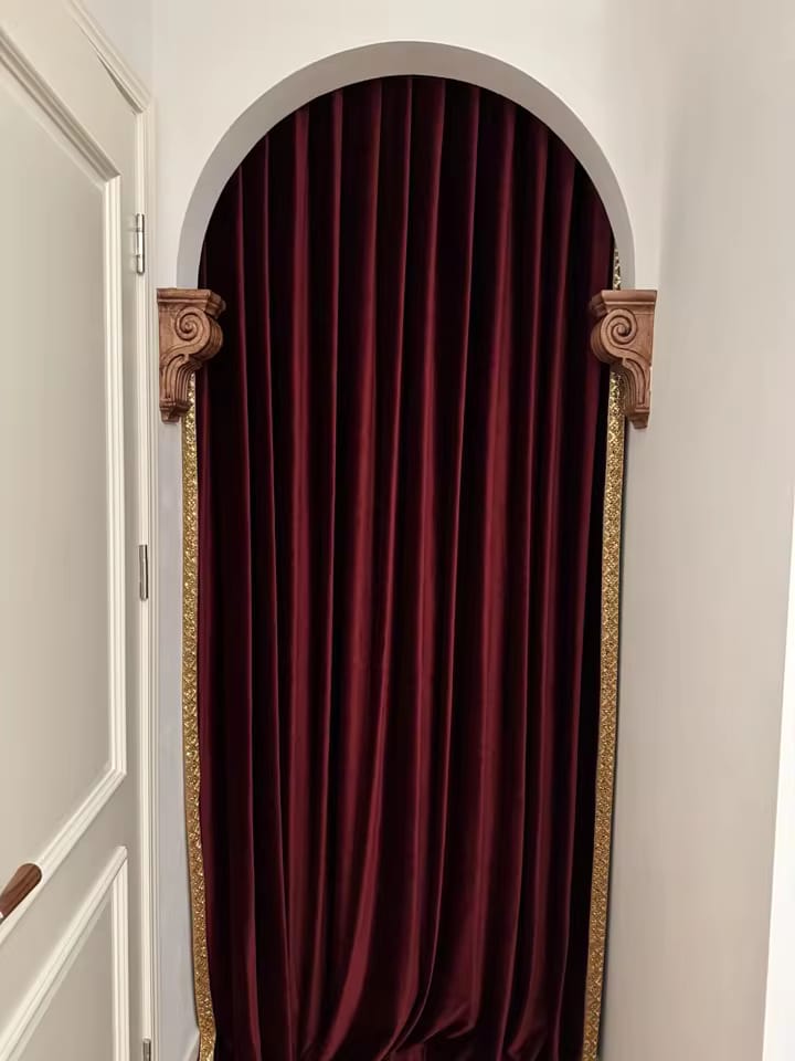 Customer photo review of Cortina Blackout de Veludo Vermelho Elegante Sob Medida - Vionelle