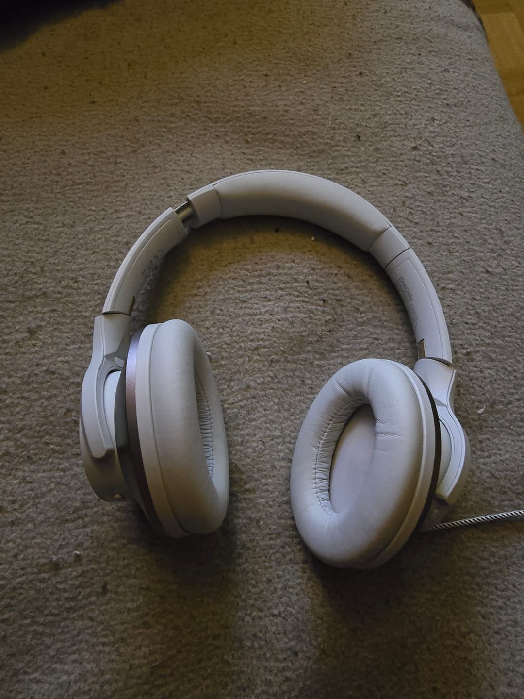 Customer photo review of Oneodio A Series - Bluetooth 5.0 Active Noise Cancelling Wireless Headphones - Built-in Microphone, Type C Charging & Carry Case - Extended 2 Year Warranty Included