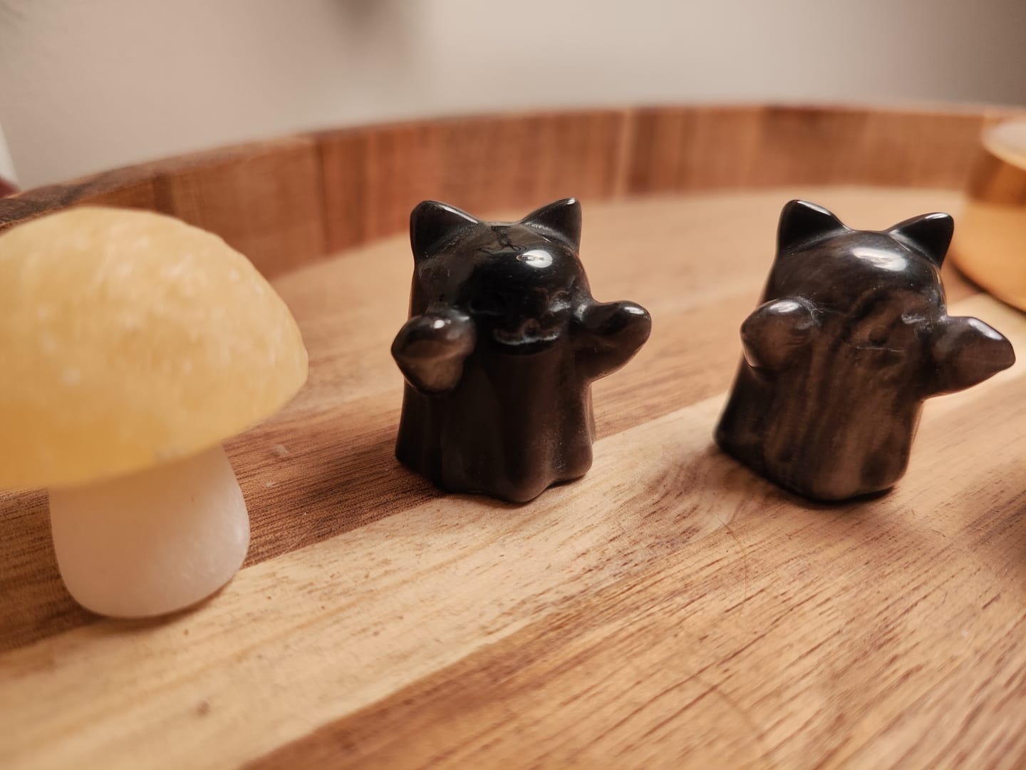 Customer photo review of Natural Crystal Cute Carving Silver Obsidian Ghost Cat