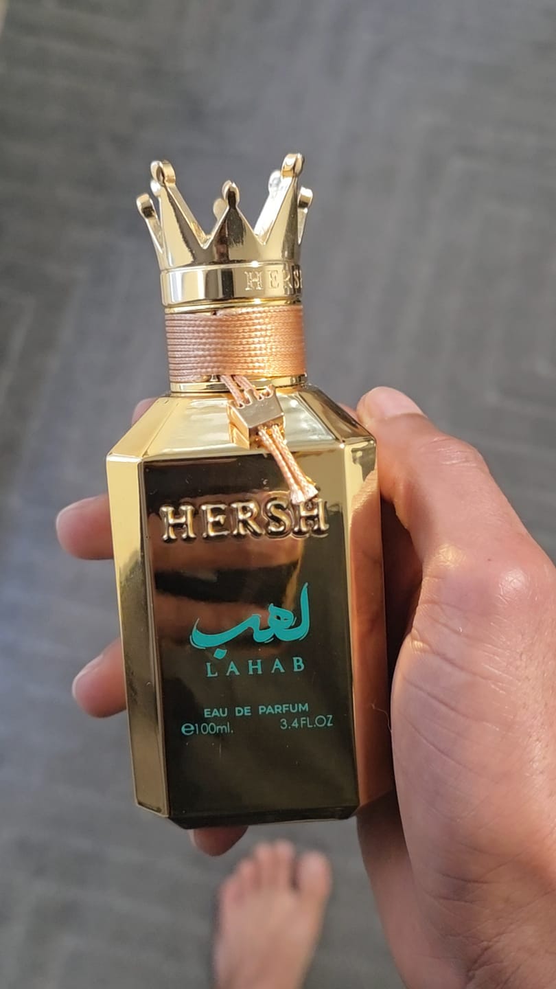 Customer photo review of Alezz Oud Hersh Lahab Eau de Parfum Unisex 100ml