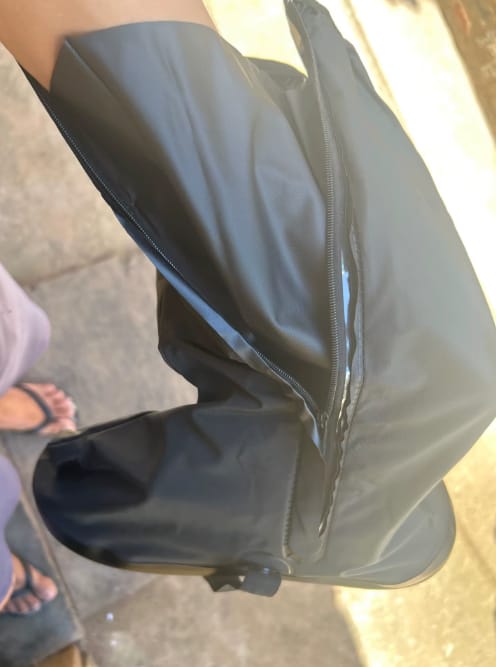 Customer photo review of Cubrebotas impermeable