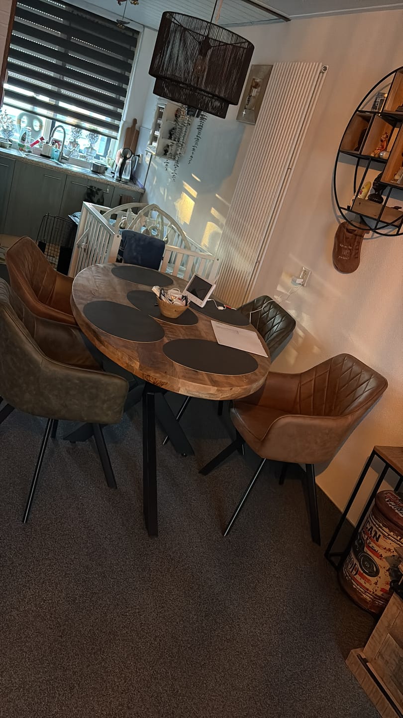 Customer photo review of Brione Draaibare Eetkamerstoel - Groen