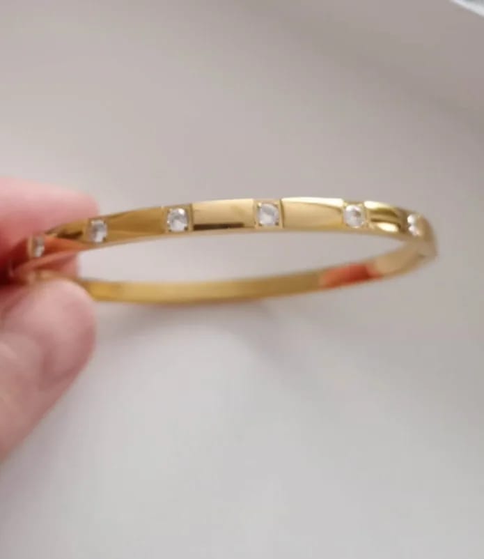 Customer photo review of Stella Flush Bangle