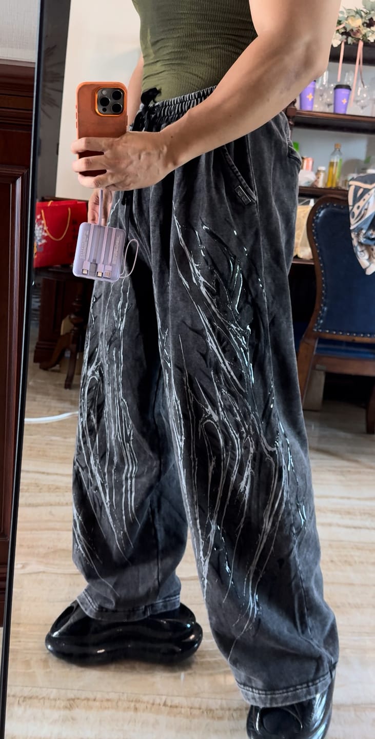 Customer photo review of Venom Texture Symbiote Banana sweatpants [VOID BLACK]