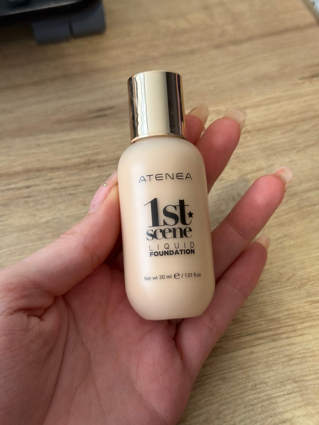 Customer photo review of BASE DE MAQUILLAJE LÍQUIDA 1ST SCENE