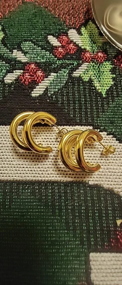 Customer photo review of Triple-Loop Sculptural Hoops