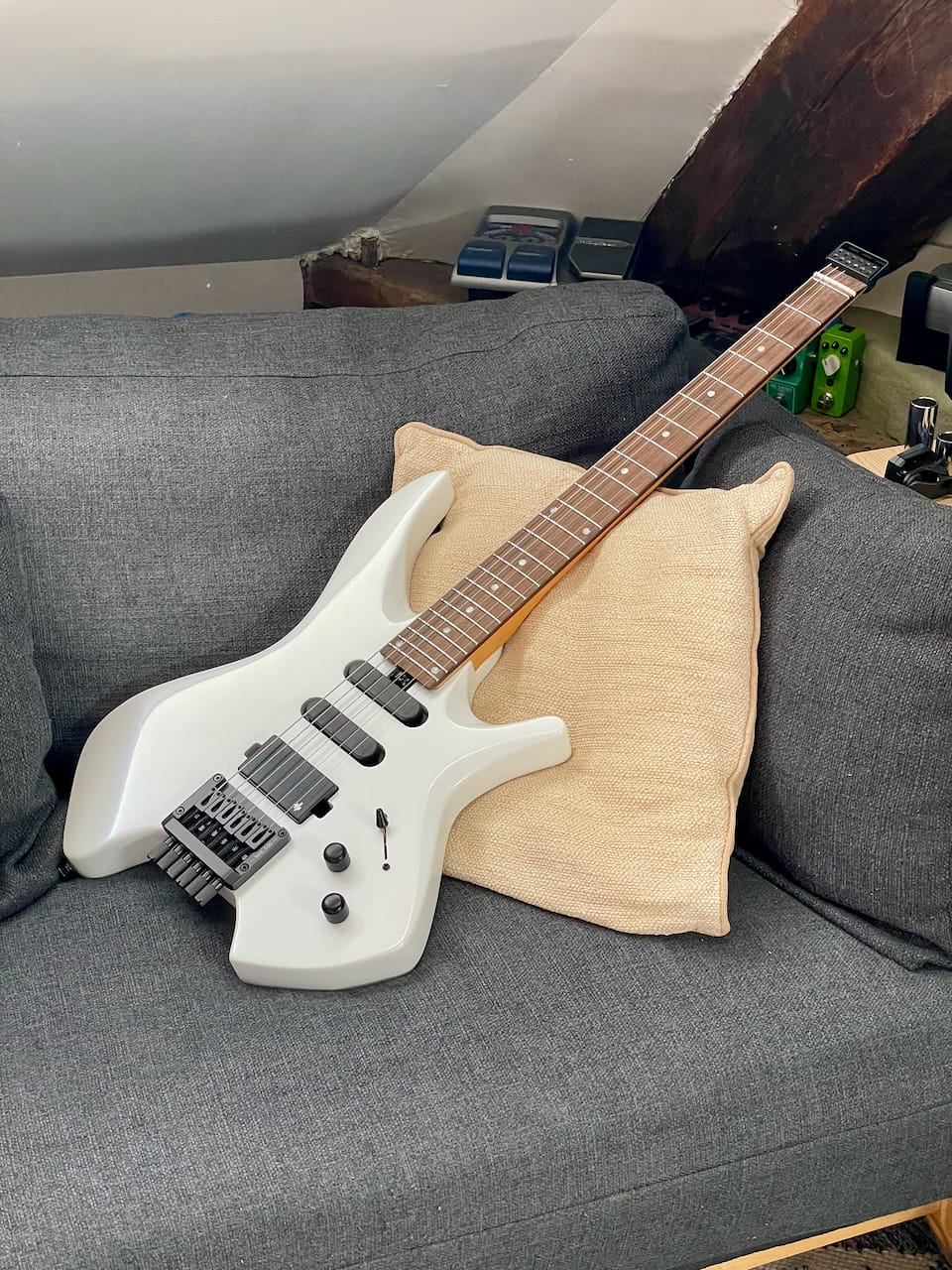 Customer photo review of Donner HLX-500 Guitare Électrique Moderne Sans Tête【ancienne réf. NHL-500】