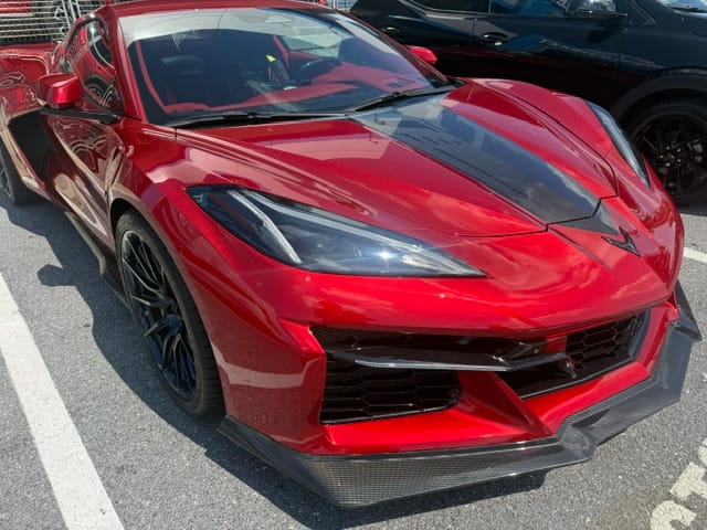 Customer photo review of Corvette C8 Z06 / E-Ray DRY CARBON FIBER Front Splitter [Z07 Extended One-Piece Package]
