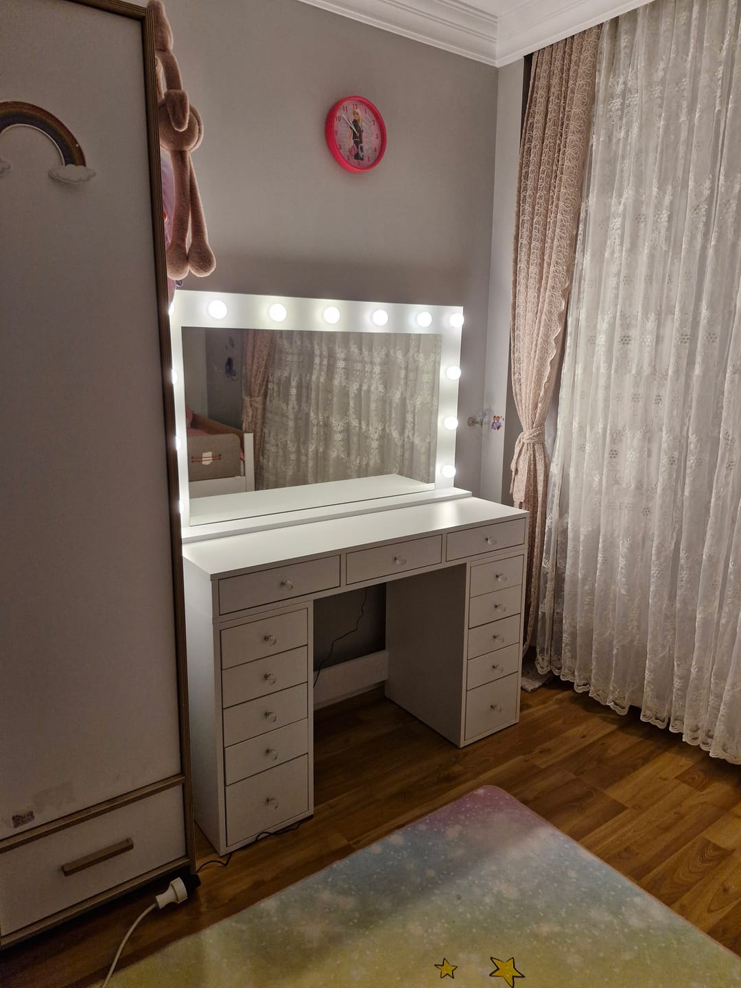 Customer photo review of Rani BJ198 Makyaj Masası 13 Çekmeceli Takı Düzenleyici Günışığı