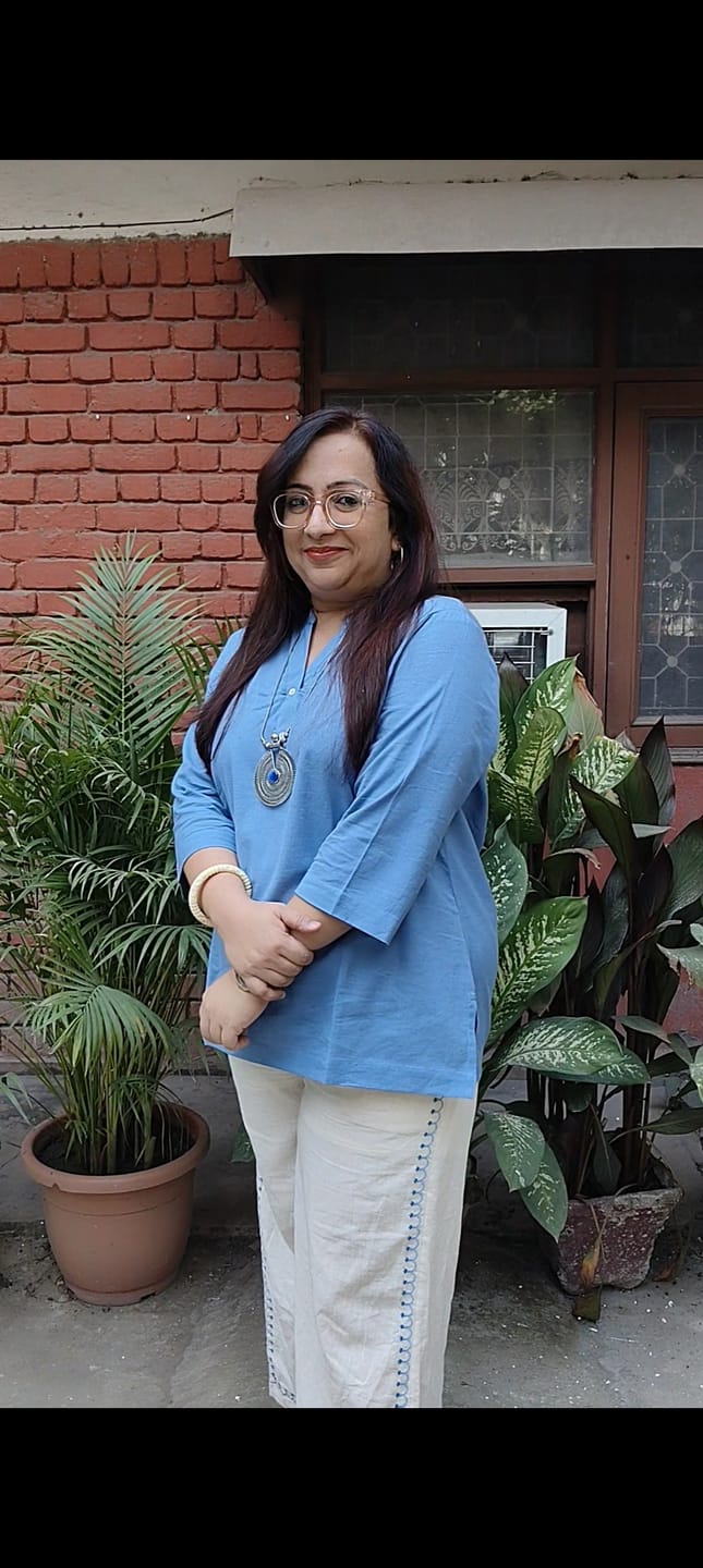 Customer photo review of Women English Blue Airy Linen Short Kurta