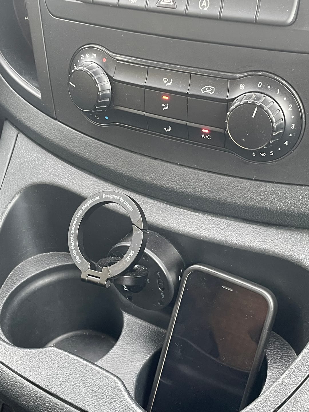 Customer photo review of Ulanzi SK-22 Electric Suction MagMount M096