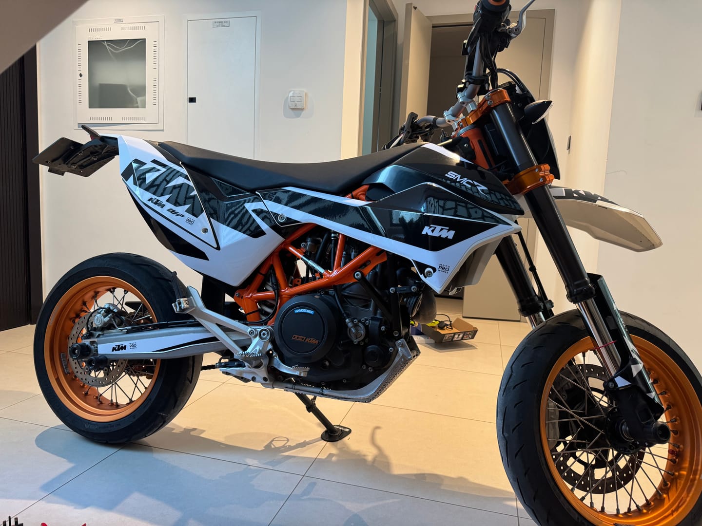 Customer photo review of KTM GRAPHICS - 690 SMC-R "Mounty" (Black)